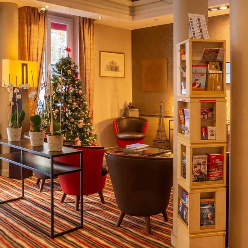 Hotel Pavillon Bastille - Lobby at Christmas